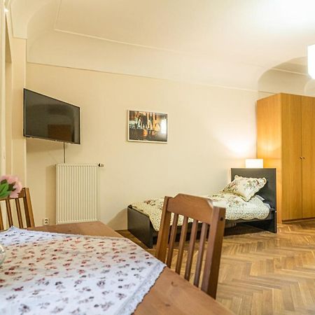 Ferienwohnung Stylish Studio At Lesser Town, Charles Bridge 3Min By Walk Prag Exterior foto