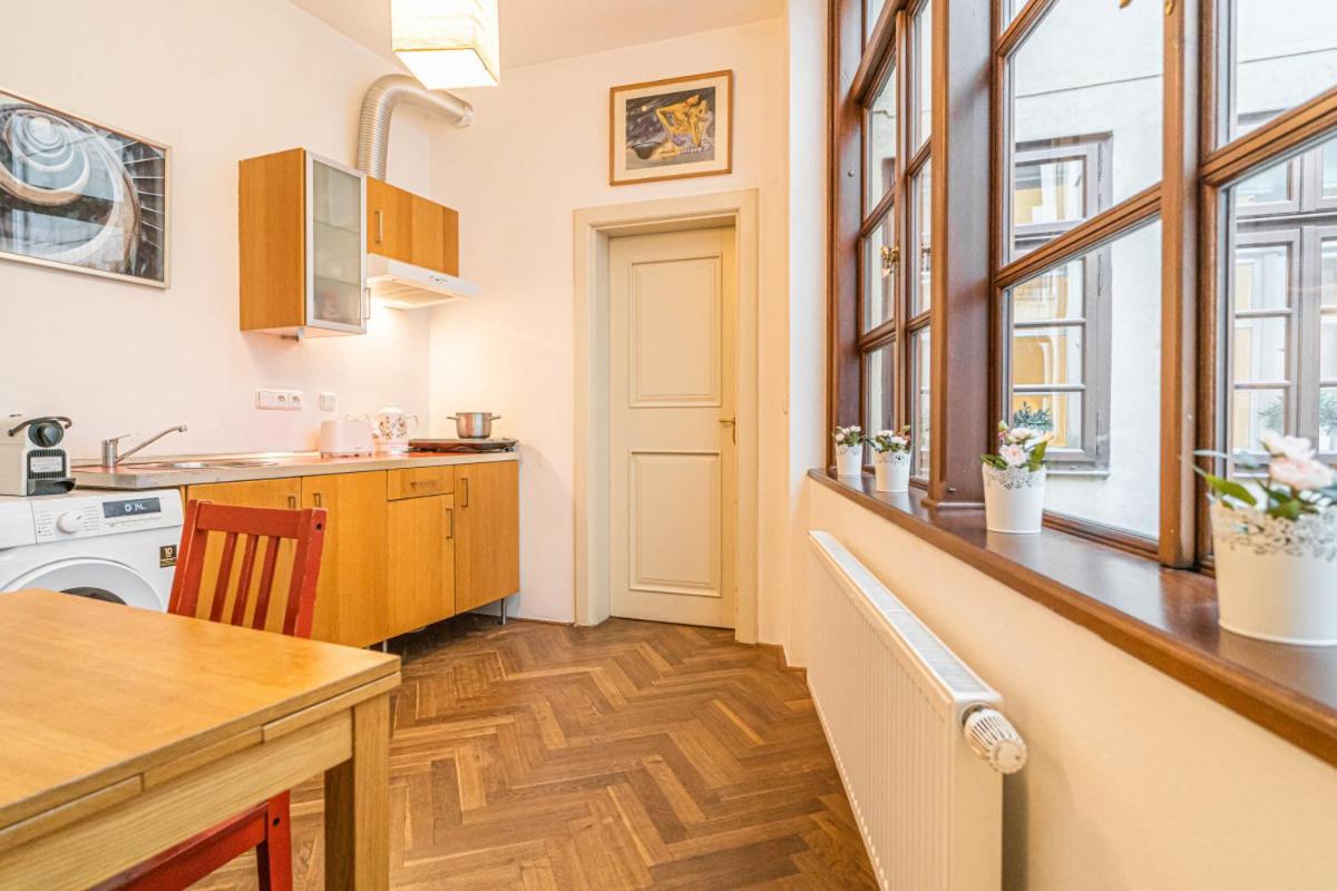 Ferienwohnung Stylish Studio At Lesser Town, Charles Bridge 3Min By Walk Prag Exterior foto